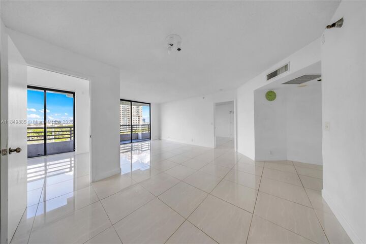 Property Photo: 3300 NE 191st St 801 FL 33180