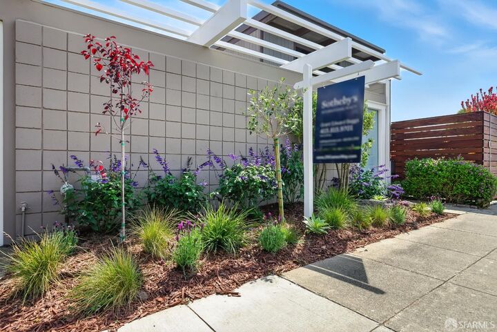 Property Photo:  29 Cameo Way  CA 94131 