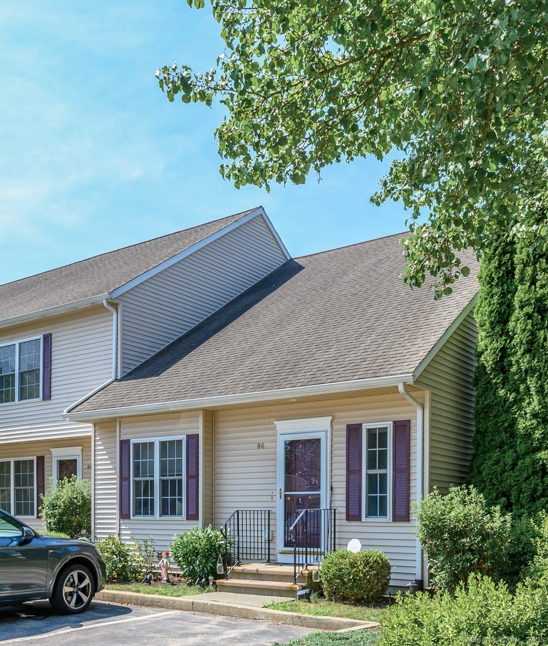 Property Photo: 86 Briar Lane 86 CT 06360