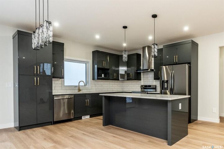 Property Photo: 818 Bentley Manor SK S7L 6P2