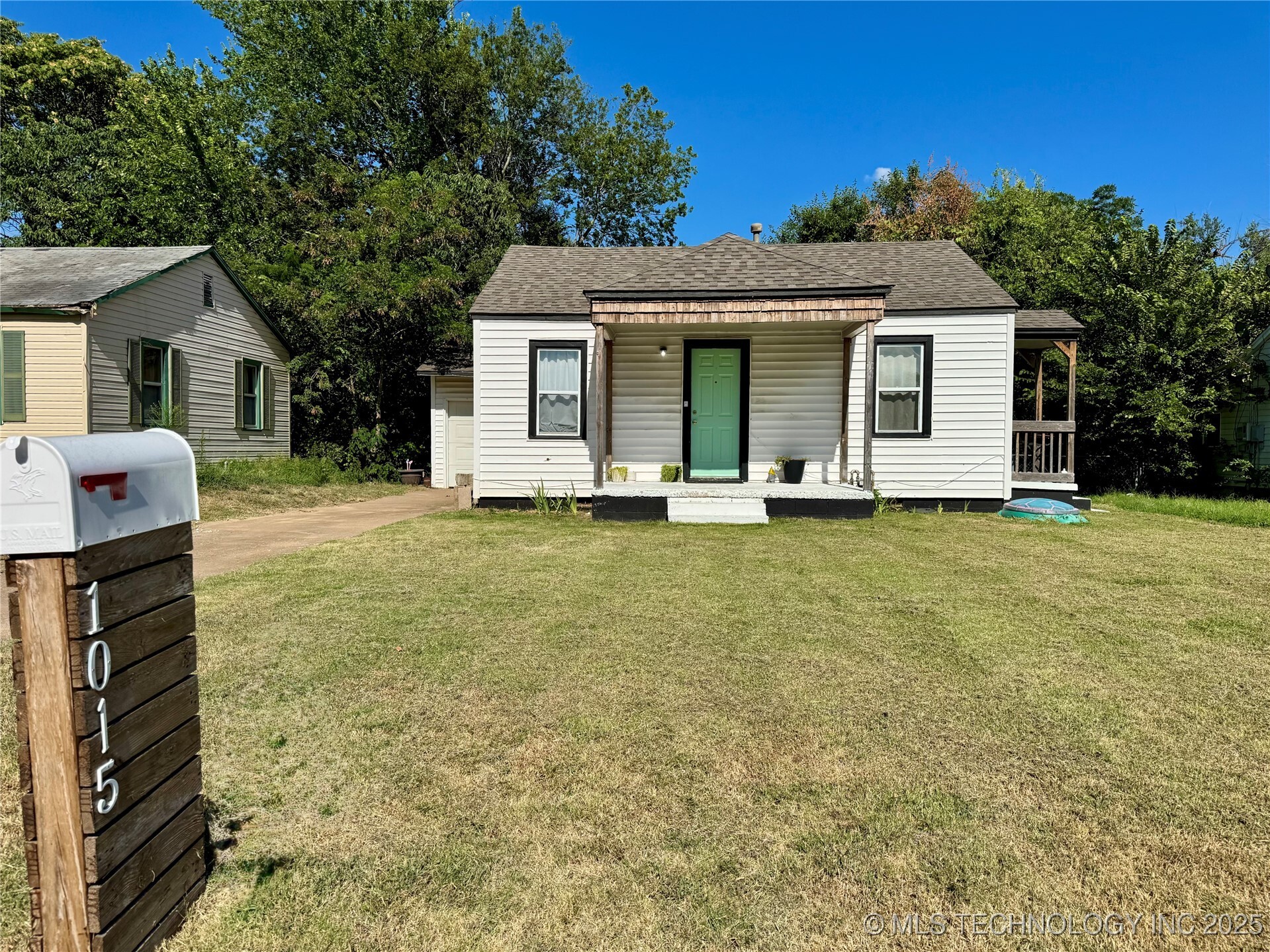 Property Photo:  1015 N Cleveland Avenue  OK 74063 