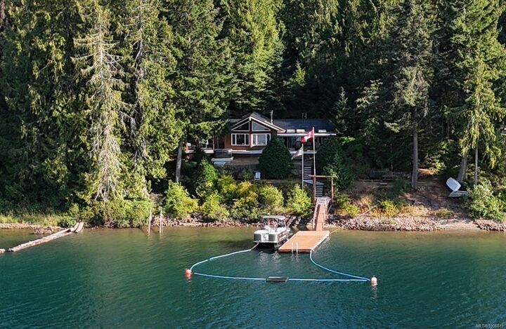 Property Photo: 11267 Lakeshore Rd BC V9Y 9B2