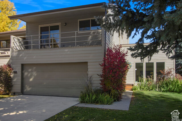 Property Photo: 1376 W Silver Meadows Dr S 69 UT 84098