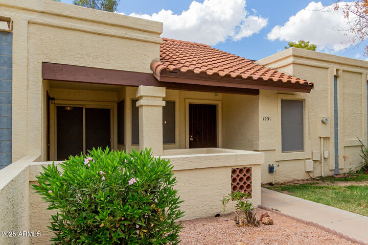 Property Photo: 5136 E Evergreen Street 1031 AZ 85205