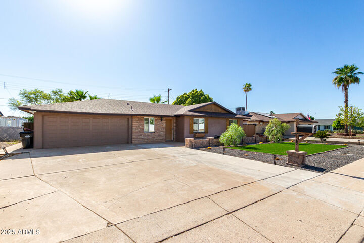 Property Photo: 2009 N 68th Street AZ 85257
