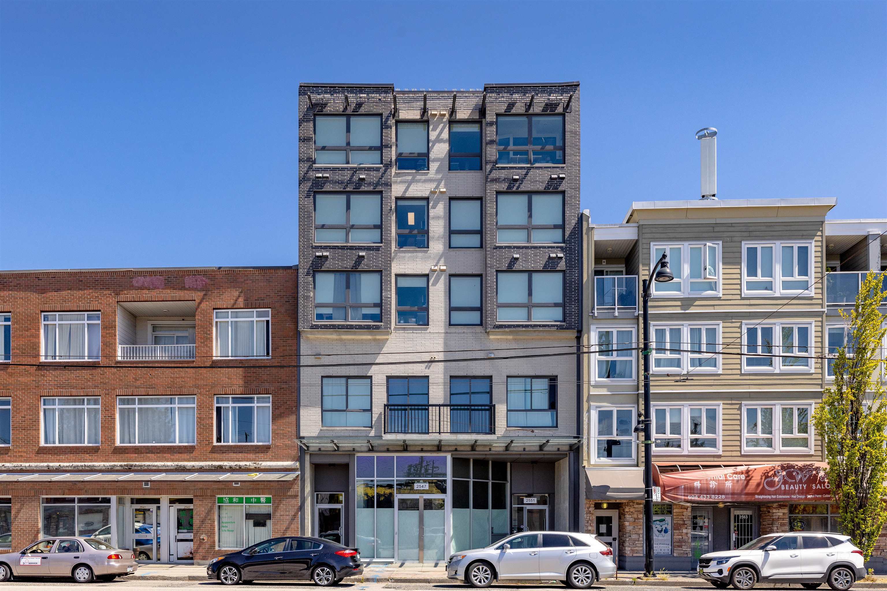 Property Photo:  2551 Kingsway 404  BC V5R 5H3 