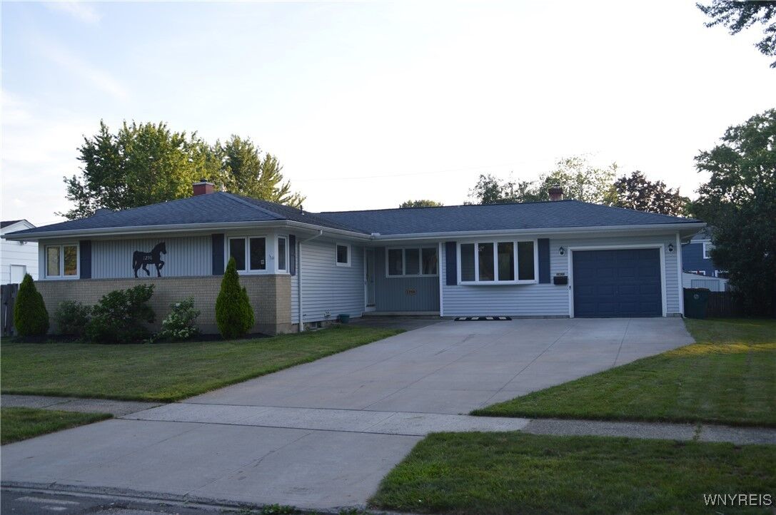 Property Photo: 1296 Greenbrier Lane NY 14120