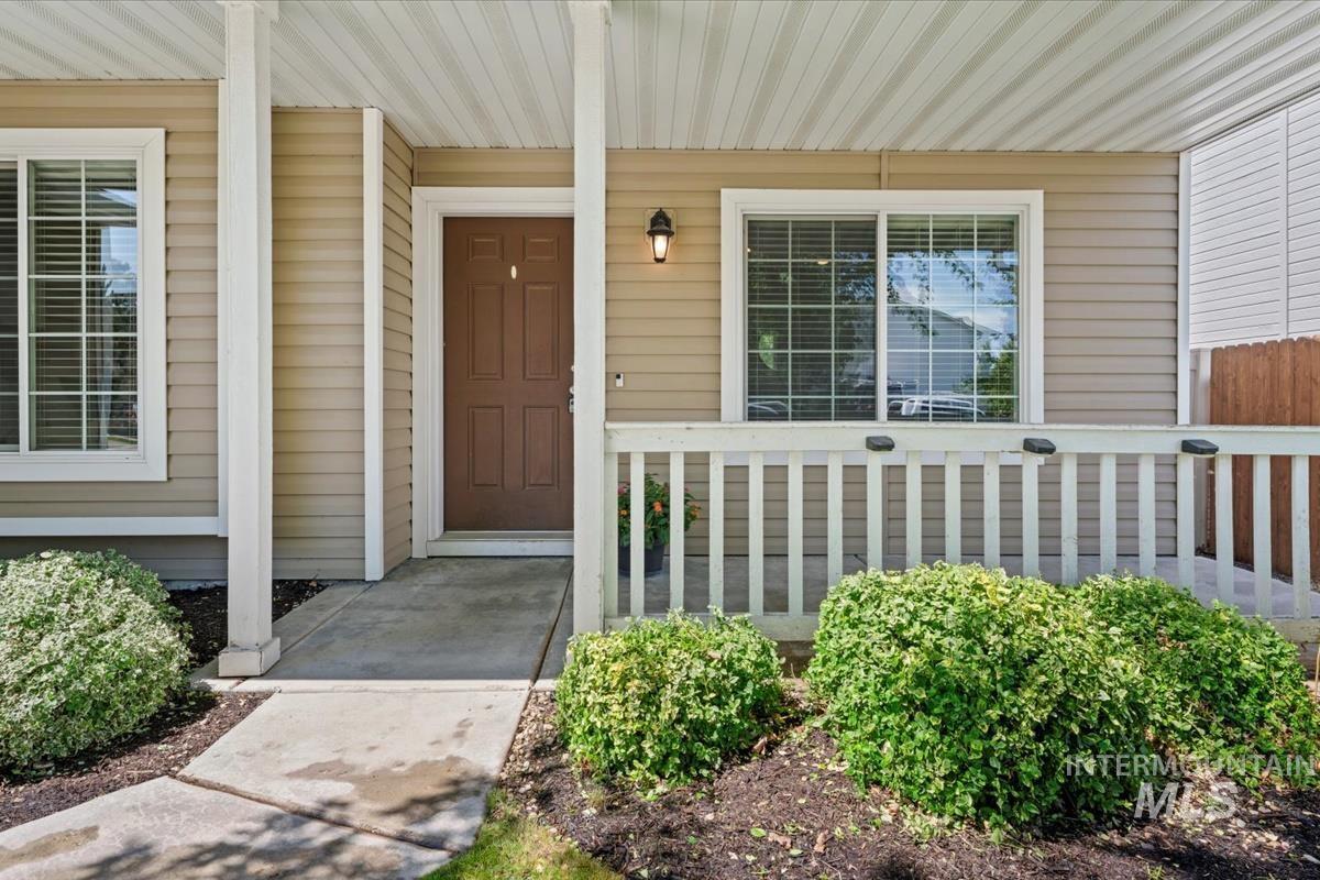 Property Photo: 1762 E Deerhill ID 83642-8173