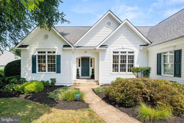 Property Photo:  400 Glenmeade Circle  VA 20132 