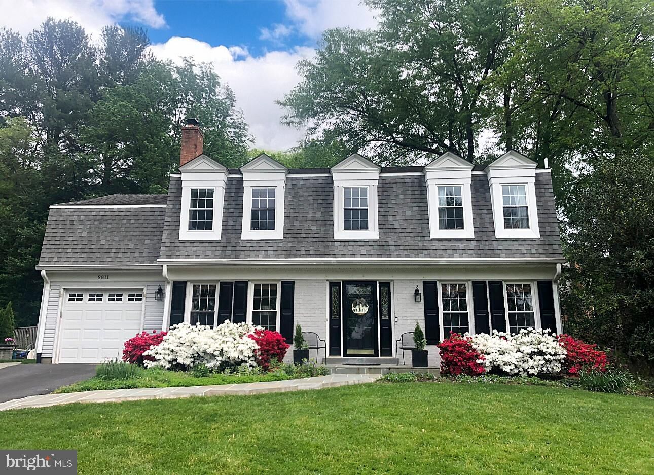Property Photo: 9811 Meadow Knoll Court VA 22181