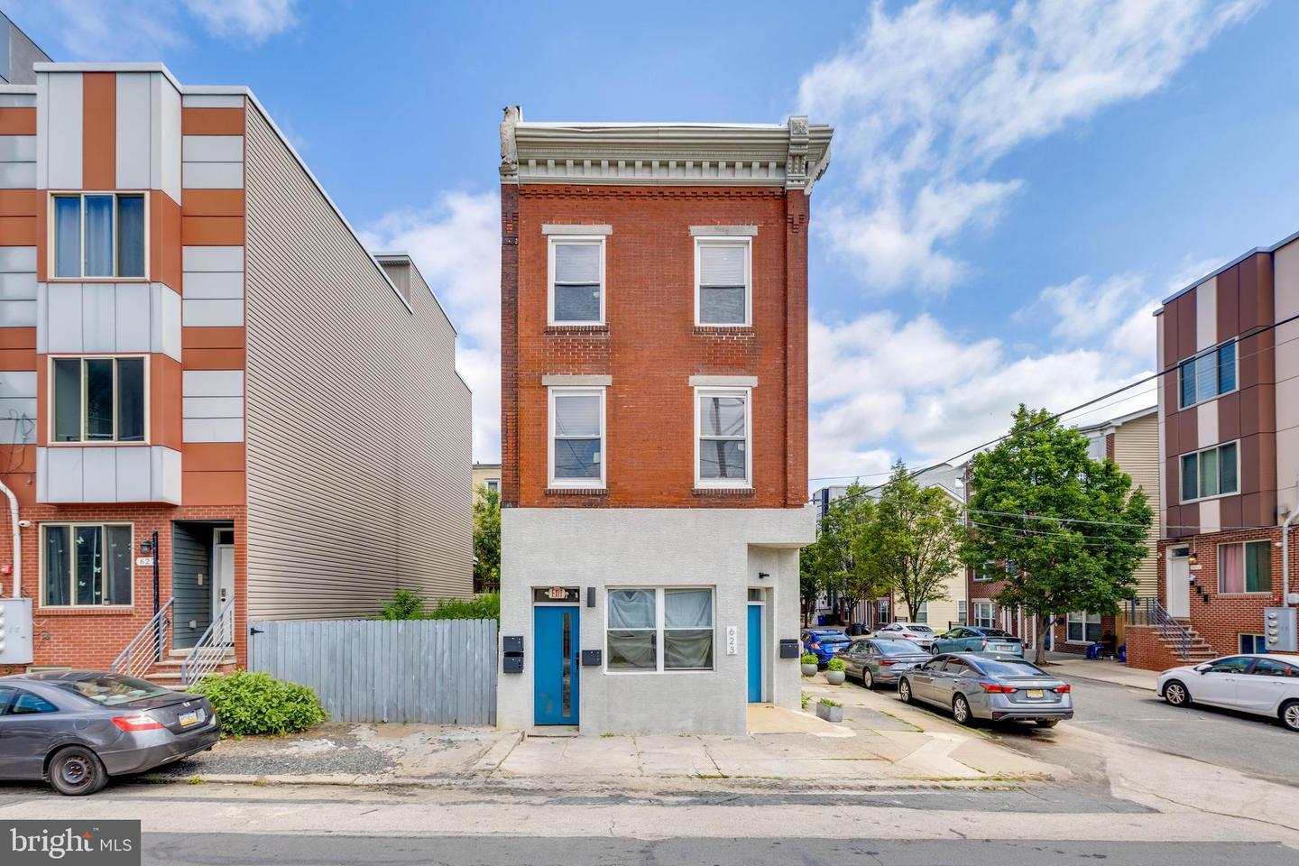 623 W Oxford Street  Philadelphia PA 19122 photo