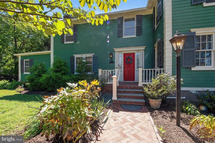 Property Photo:  100 E Colonial Highway  VA 20158 