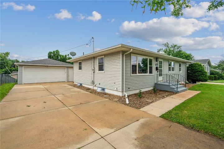 Property Photo: 2645 25th Avenue IA 52302