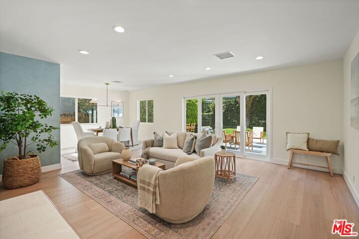 Property Photo: 13111 Magnolia Blvd CA 91423