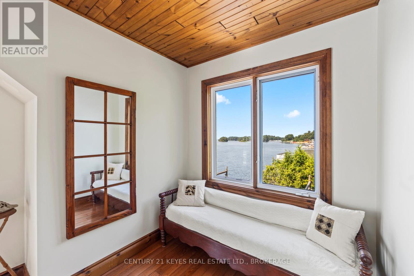 Property Photo: 207 Ivy Lea Road ON K0E 1L0