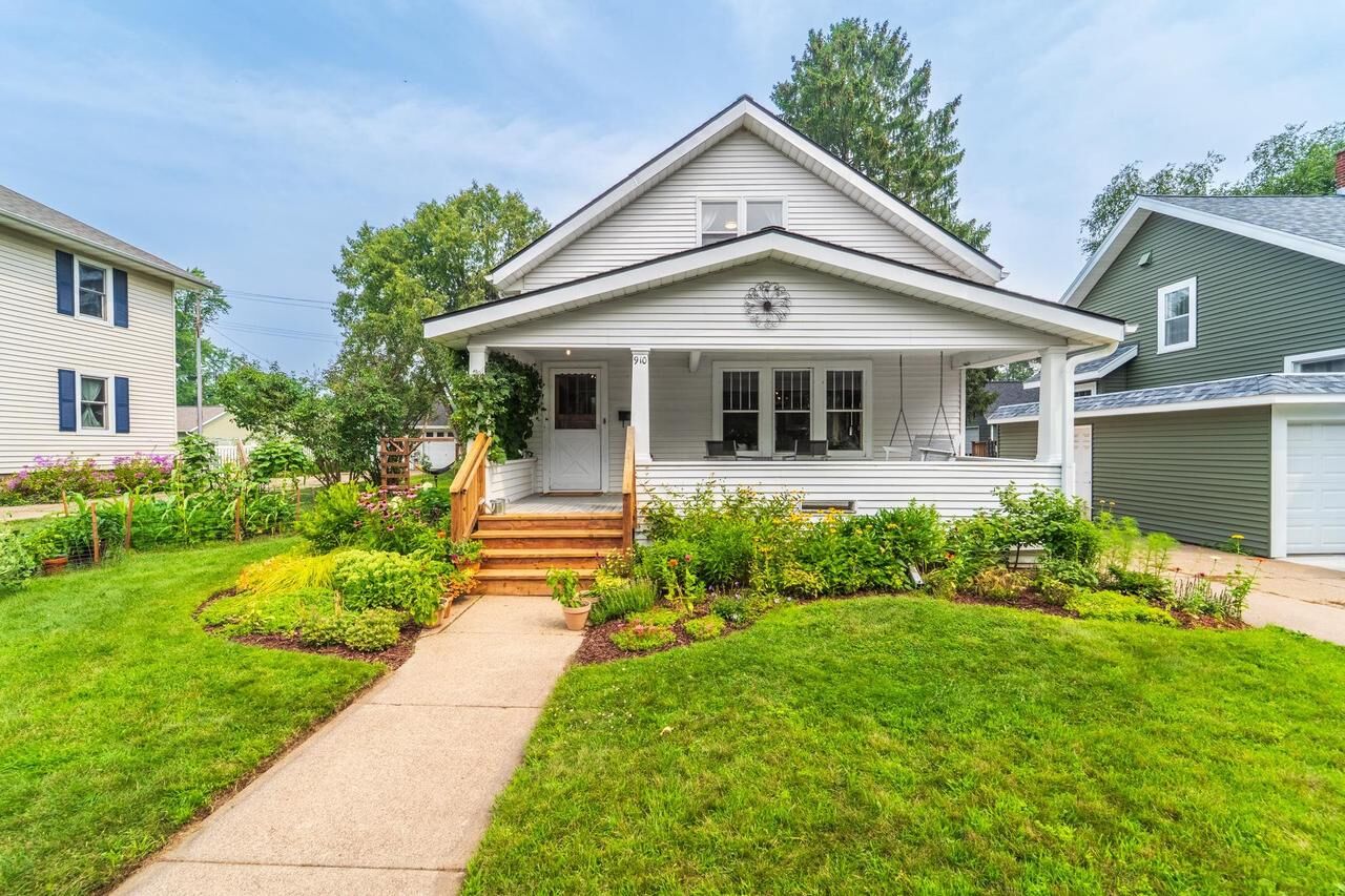 Property Photo:  910 Steuben Street  WI 54403 