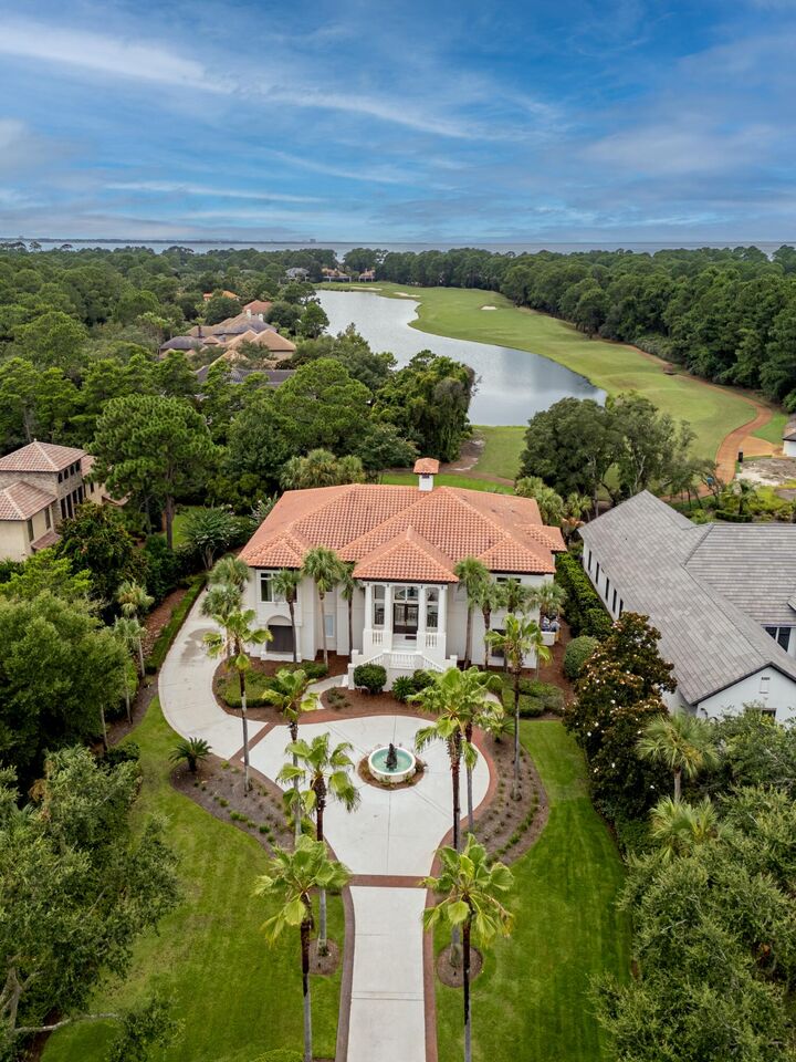 Property Photo: 2940 Pine Valley Drive FL 32550