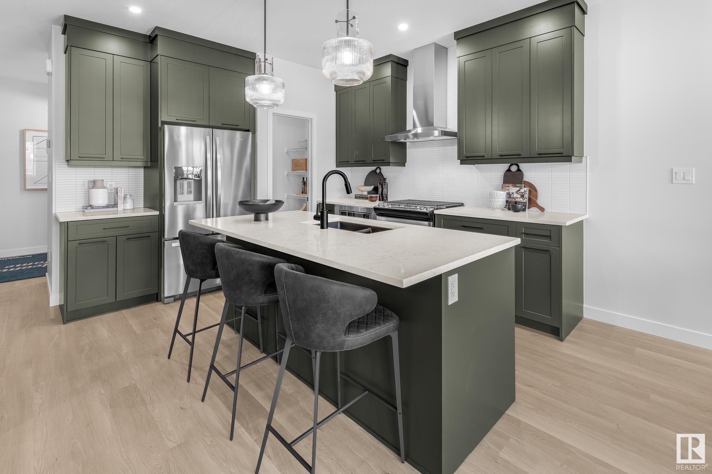 Property Photo:  4793 Cawsey Terrace SW  AB T6W 5M7 