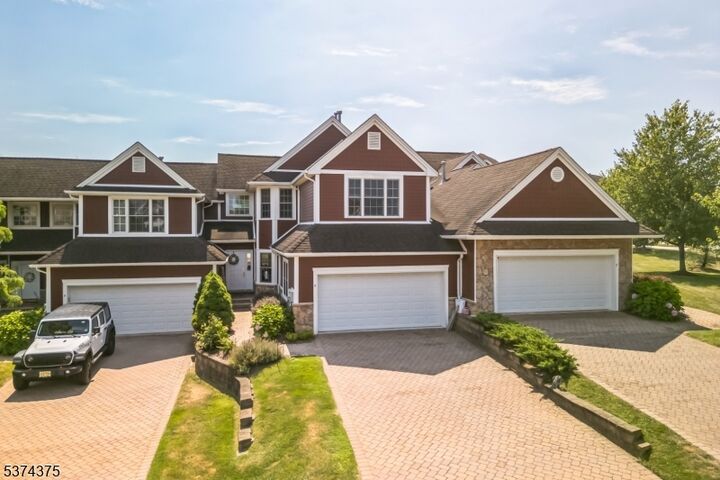 Property Photo:  4 Rockhall Ct  NJ 07419 