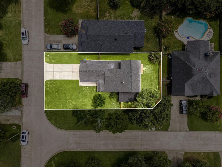 Property Photo: 90 W High Oaks Circle TX 77380