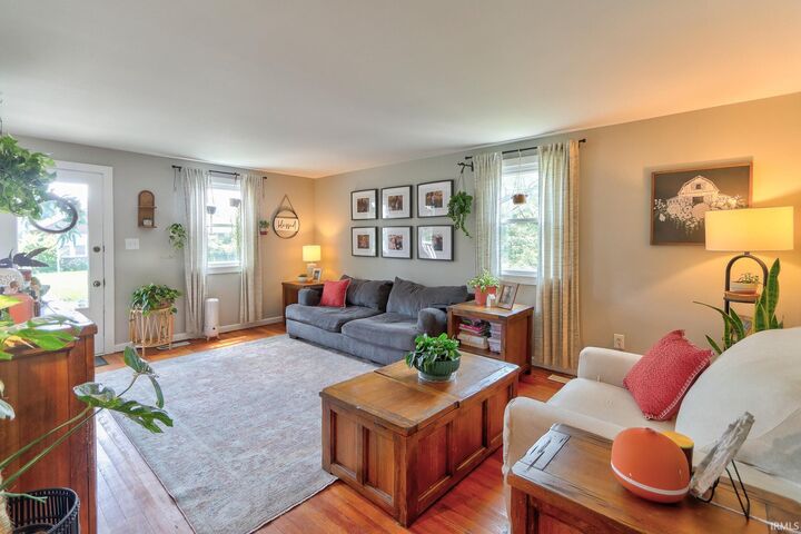 Property Photo:  506 E Locust Street  IN 47601-1845 