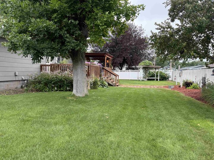 Property Photo: 1510 2nd St NE 69165