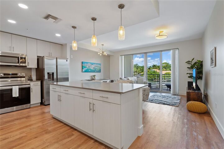 Property Photo: 1709 N Tamiami Trail 211 FL 34234