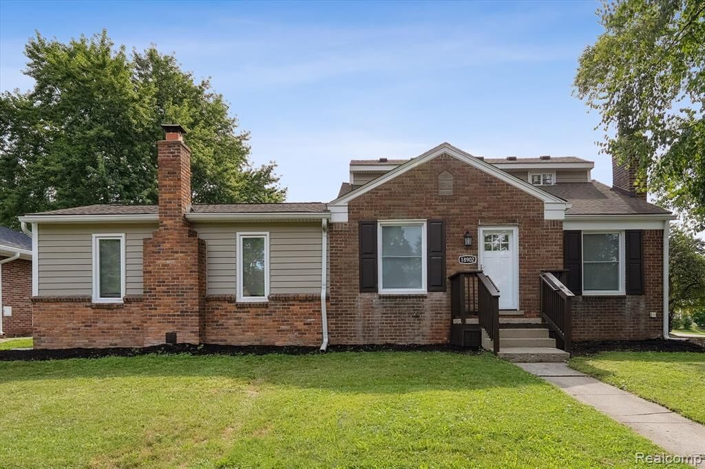 Property Photo: 18902 Westmore Street MI 48152 3273