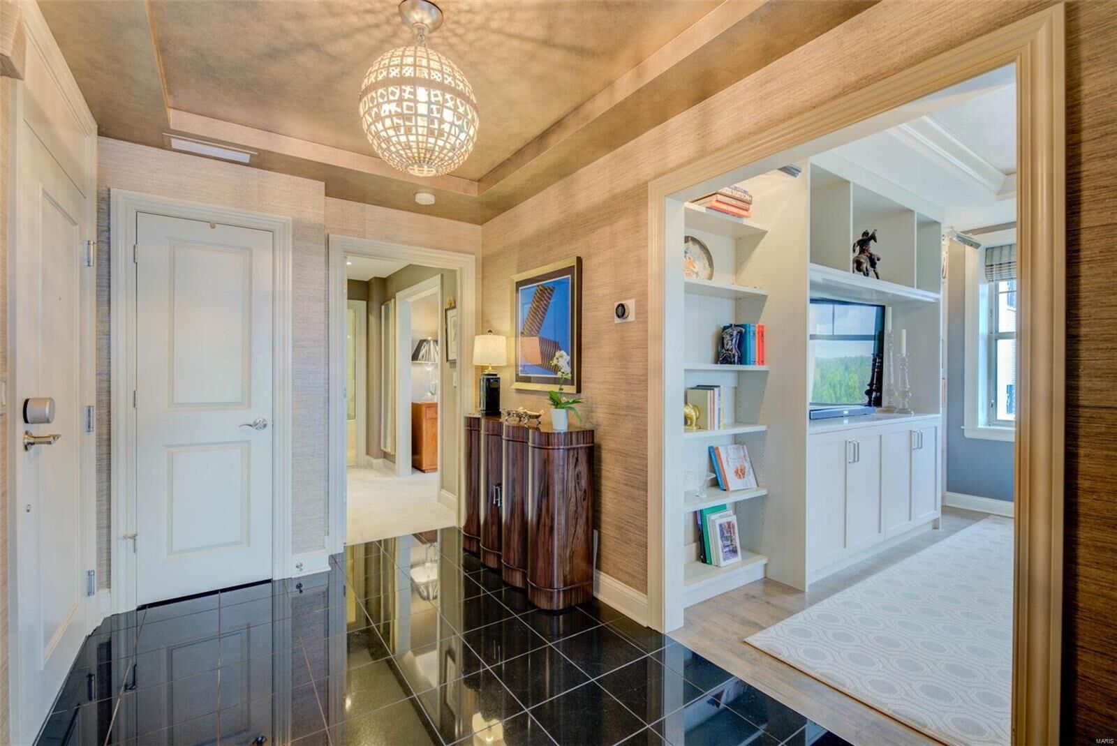 Property Photo: 232 N Kingshighway Boulevard 1002 MO 63108