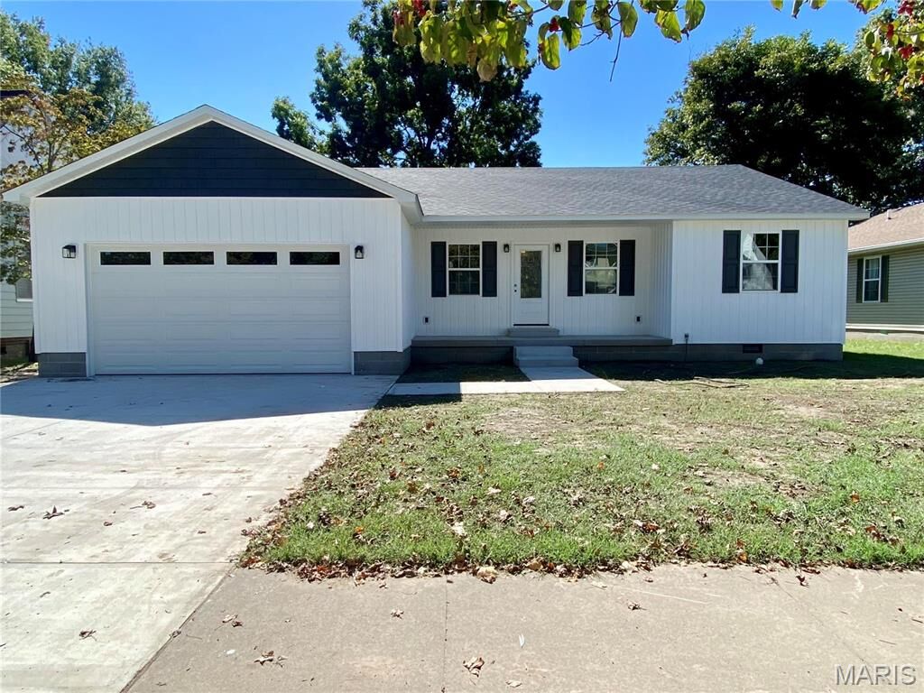 Property Photo:  317 E Cypress Street  MO 63834 