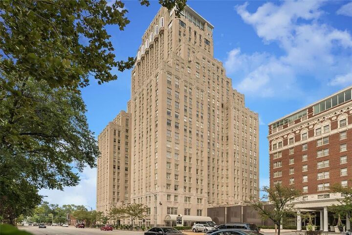 232 N Kingshighway Boulevard 2401  St Louis MO 63108 photo