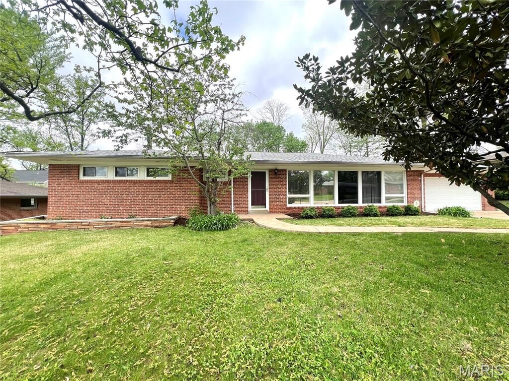 Property Photo:  721 Cordell Court  MO 63132 