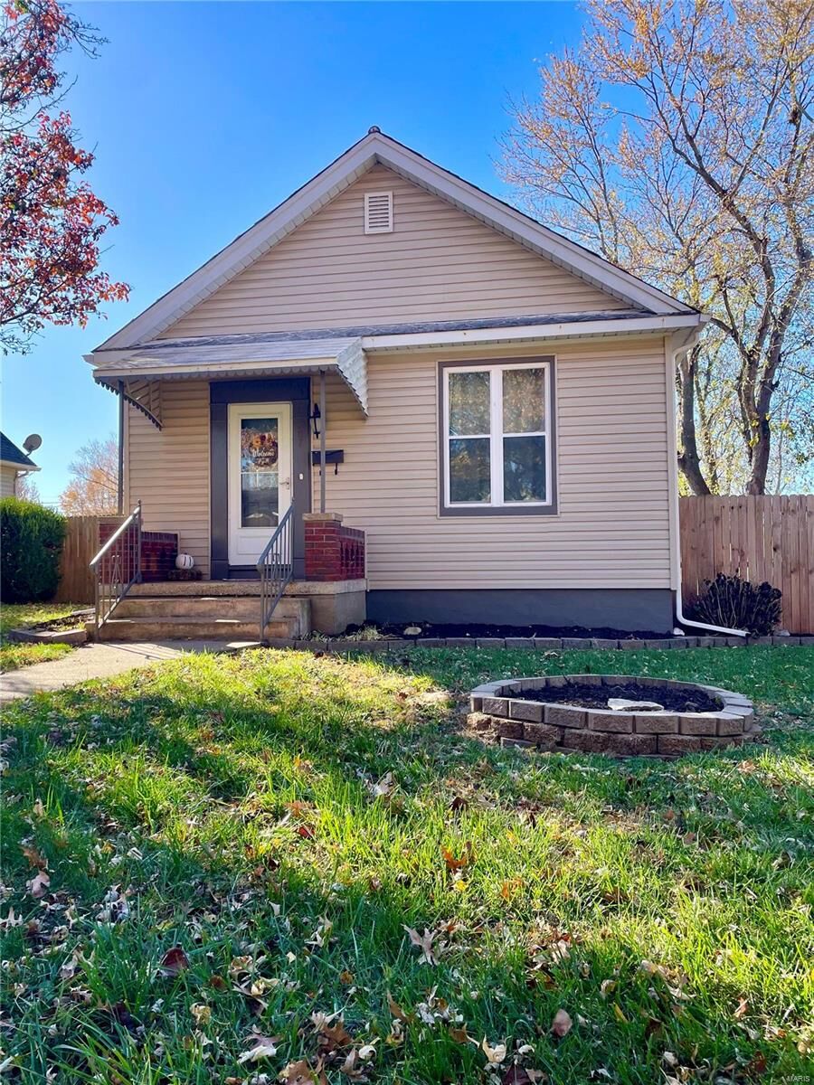 Property Photo: 207 Virginia MO 63019