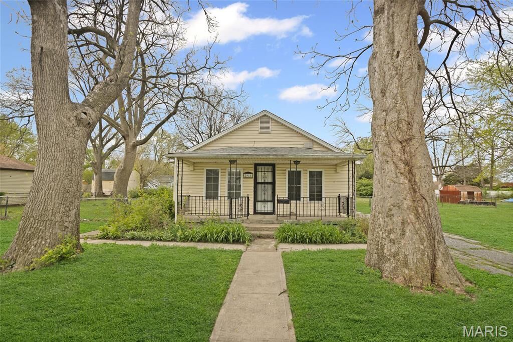 Property Photo:  2915 Roosevelt Avenue  IL 62040 