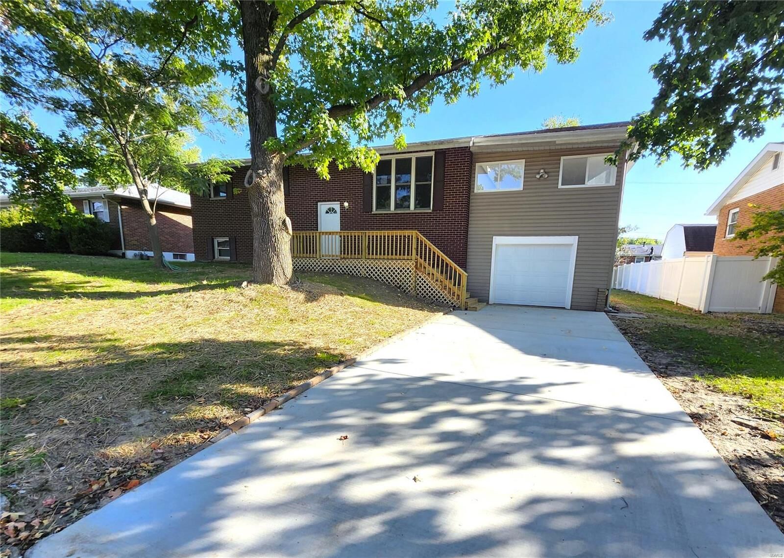 Property Photo: 18 Fontainebleau Drive IL 62040