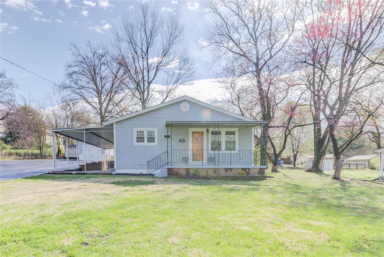 Property Photo: 116 Edgeworth Avenue MO 63043