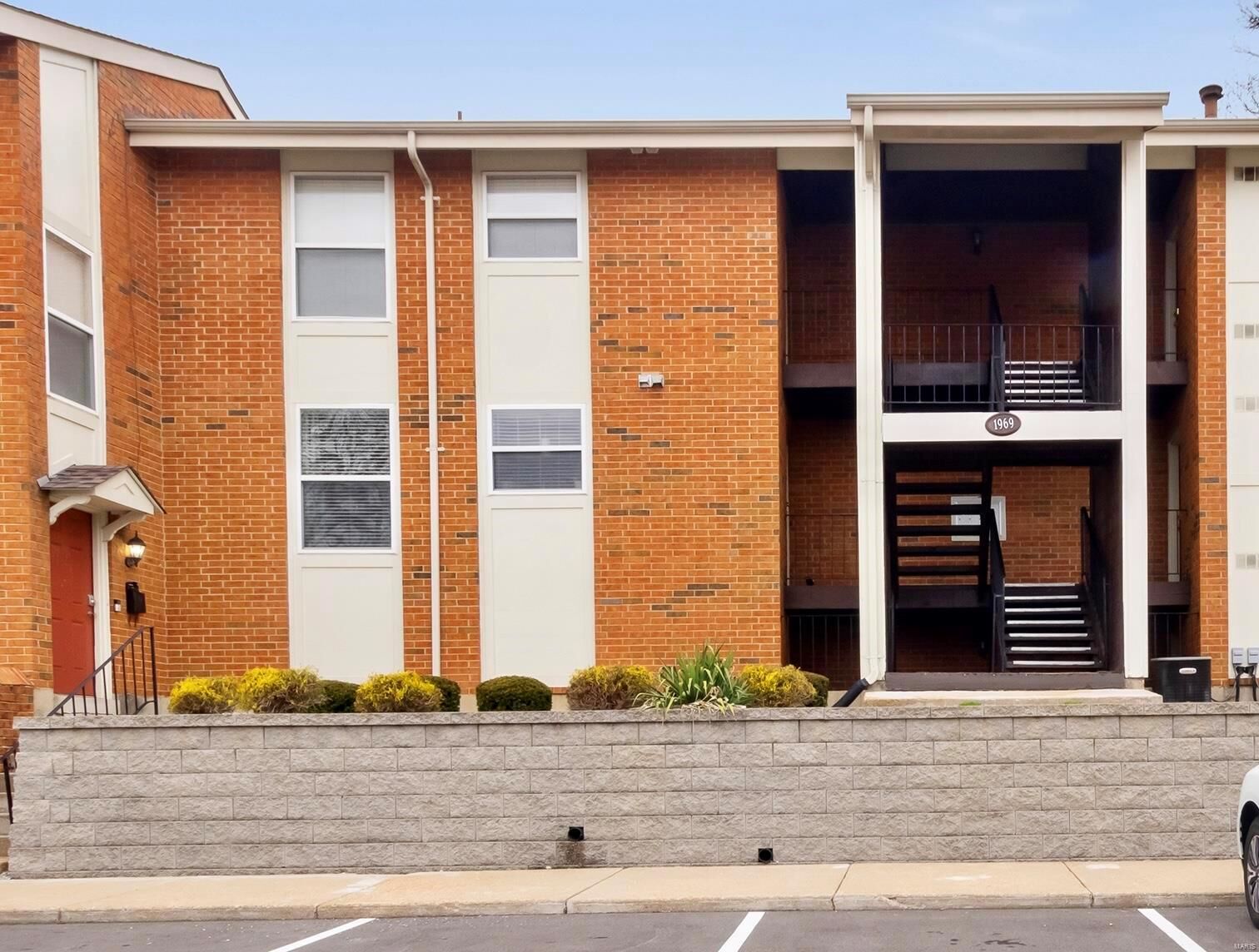 Property Photo:  1969 Greenglen Drive 203  MO 63122 