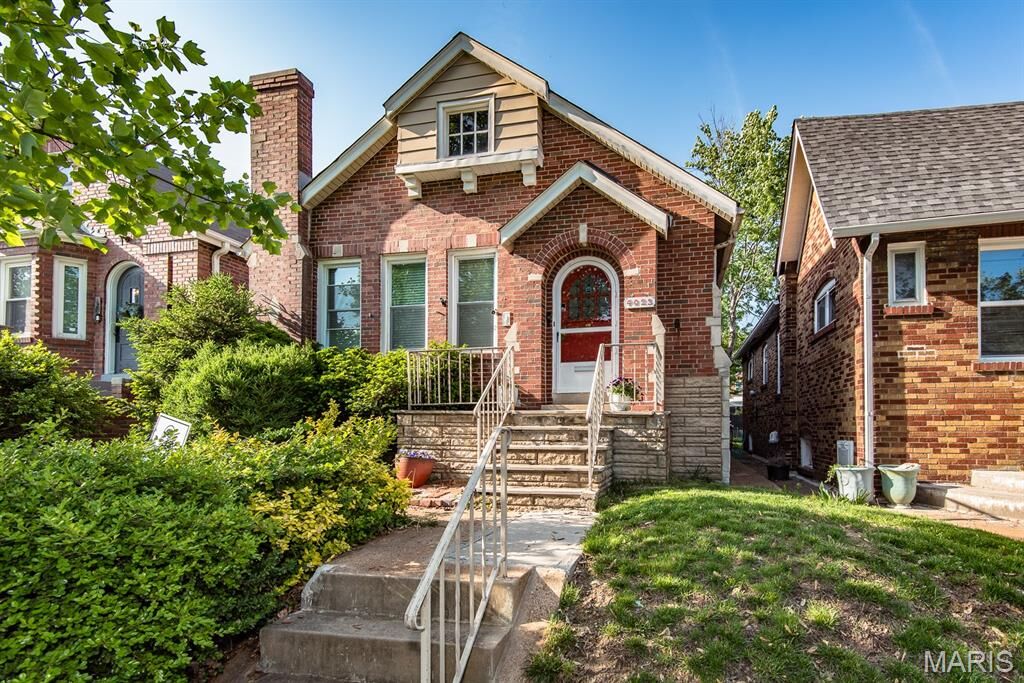 Property Photo: 4023 Fairview Avenue MO 63116