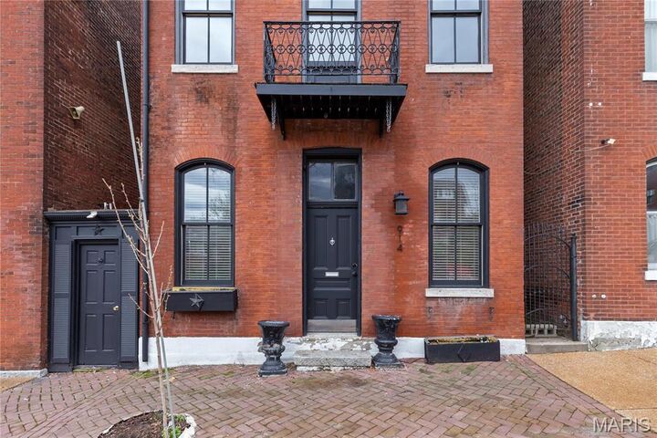 Property Photo: 914 Russell Boulevard MO 63104