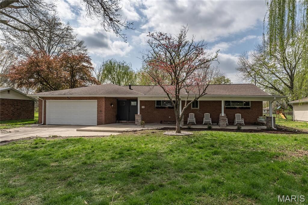 Property Photo:  309 Warson Lane  IL 62040