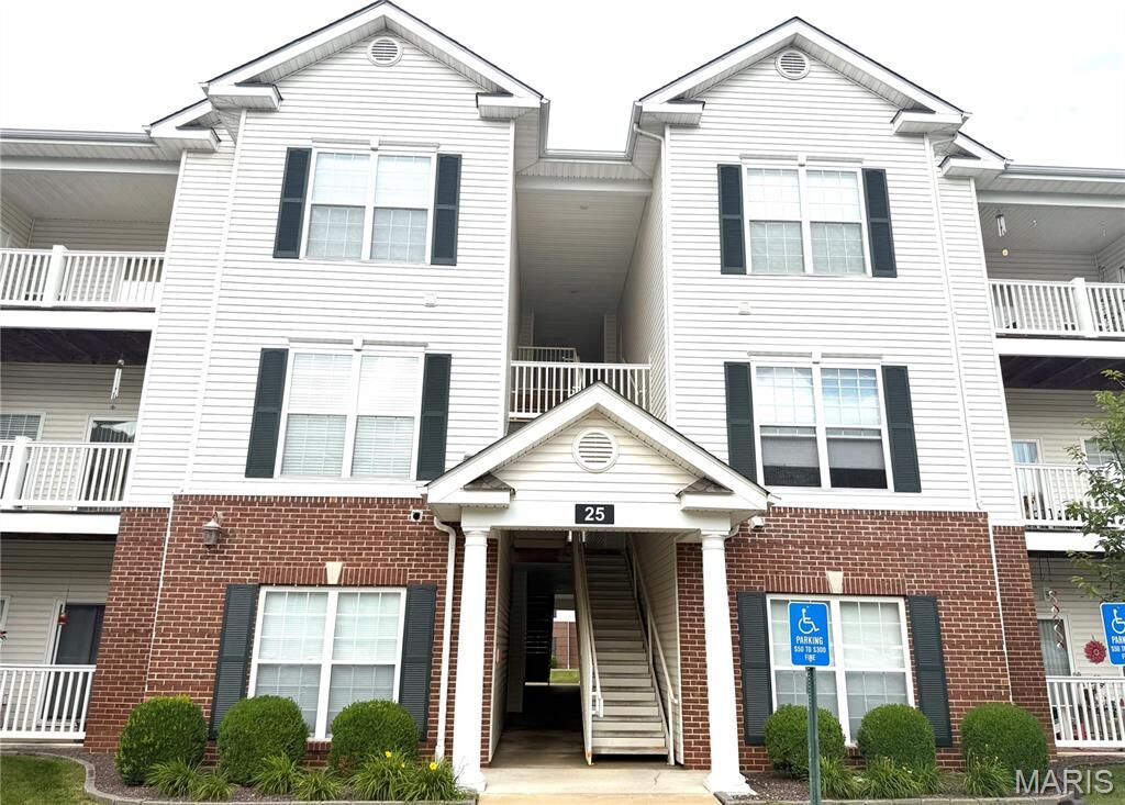 Property Photo:  25 Kassebaum Lane 203  MO 63129 