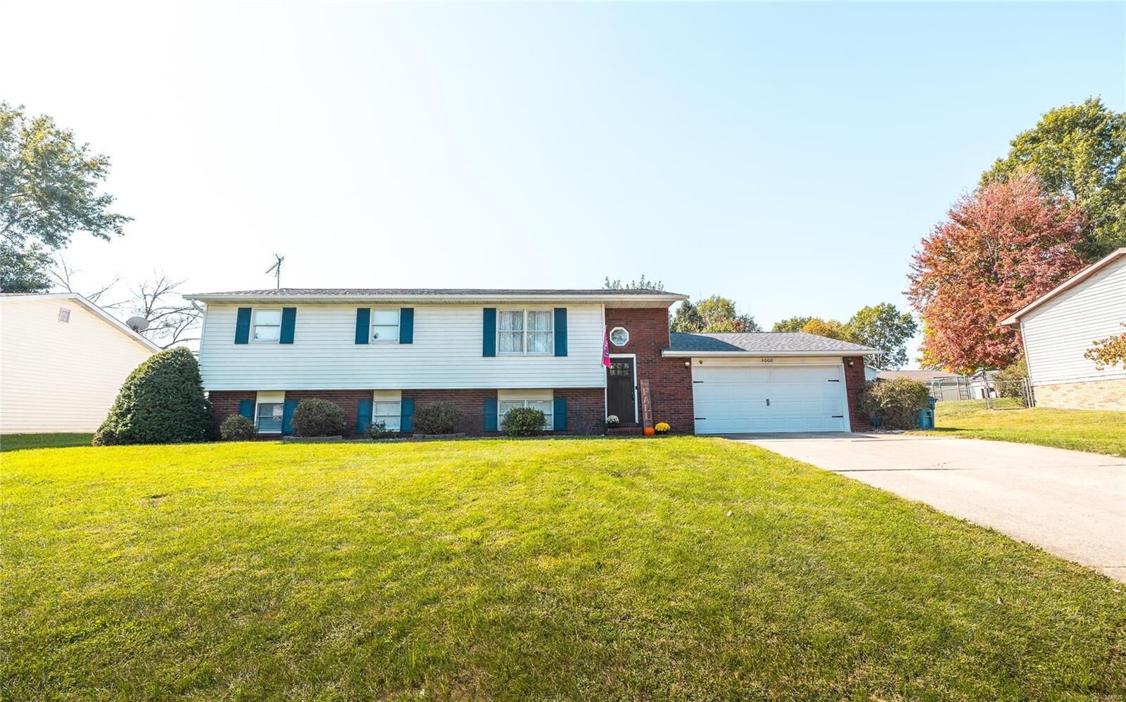 Property Photo:  1008 Briarwood Drive  IL 62010 