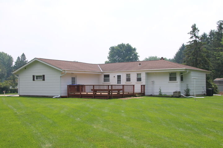 Property Photo: N59w23474 Lilac Ct WI 53089