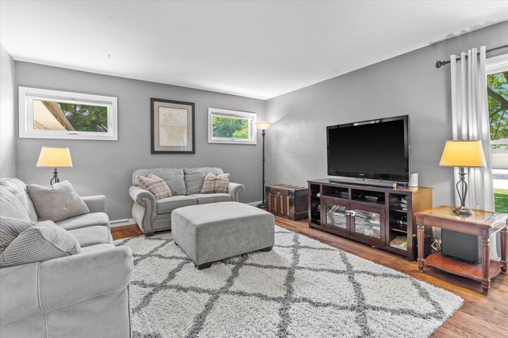 Property Photo: 1506 S Green Ridge Ter WI 53151