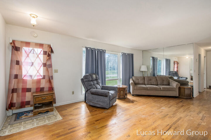 Property Photo: 908 Meadowlane Drive MI 49091