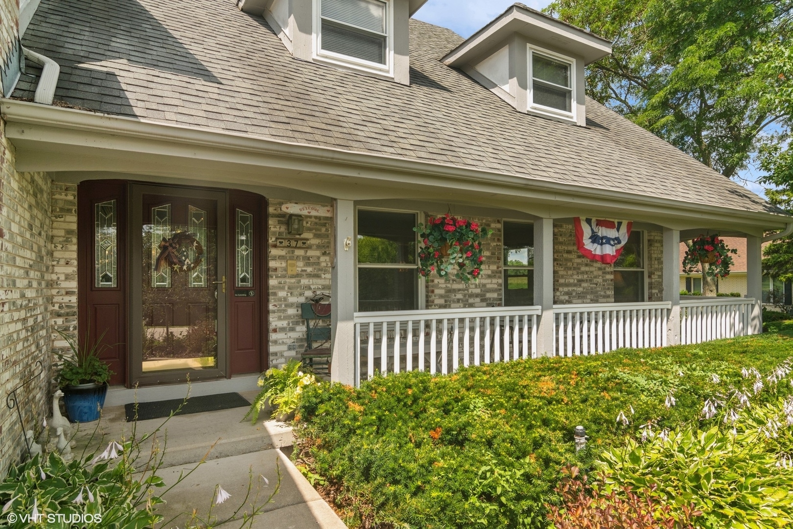 Property Photo: 37 Seneca Avenue W IL 60047