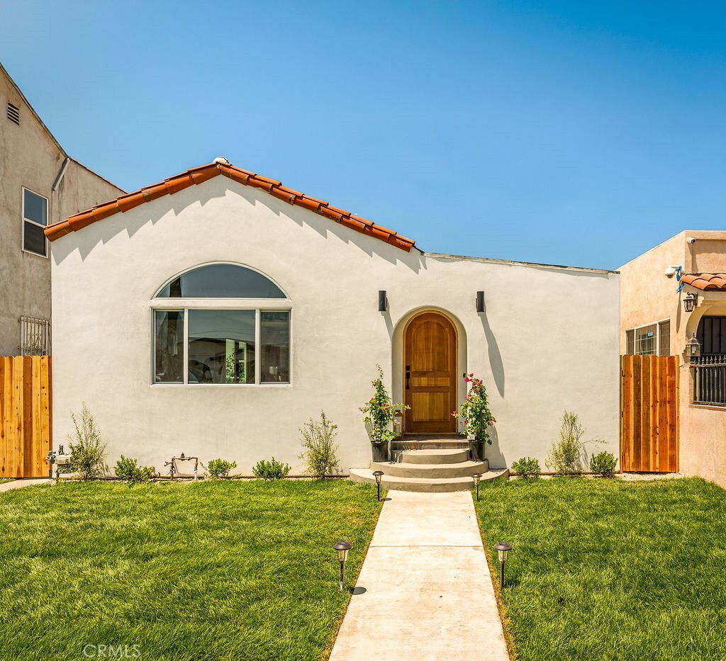 3009 S Norton Avenue  Los Angeles CA 90018 photo