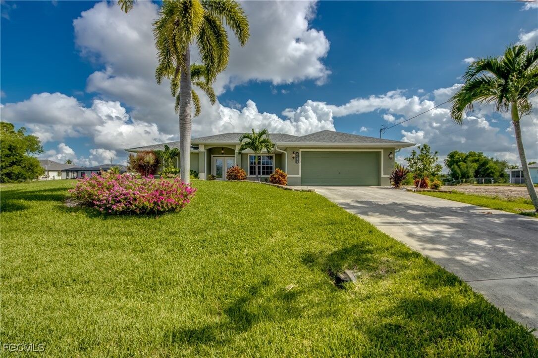 Property Photo:  1305 SW 24th Street  FL 33991 