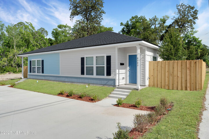Property Photo:  6703 Bakersfield Drive  FL 32210 