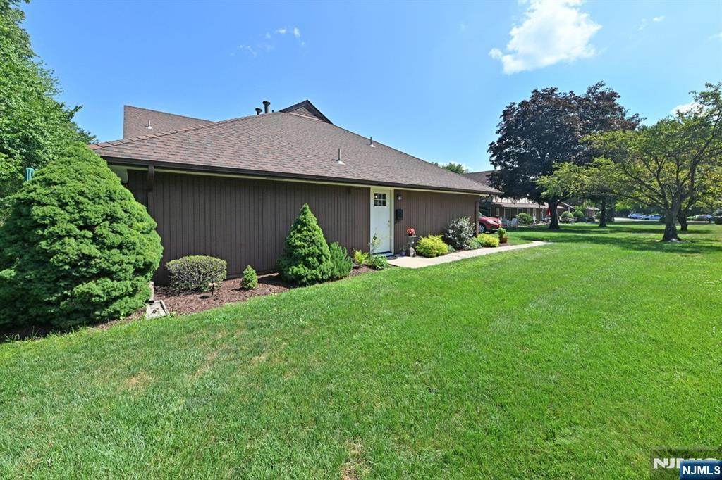19-1 Tamaron Drive  Waldwick NJ 07463 photo